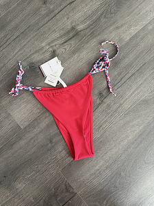 Новые плавки от Tommy Hilfiger, в магазине 40.-, размеры S, XS и L (2 фото из 3)