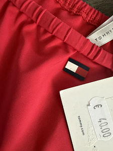 Новые плавки от Tommy Hilfiger, в магазине 40.-, размеры S, XS и L (3 фото из 3)