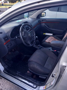 TYOTA AVENSIS 1.8 BENS (5 foto / 7)