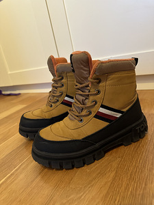 Tommy Hilfiger talvesaapad s.34 (1 foto / 3)