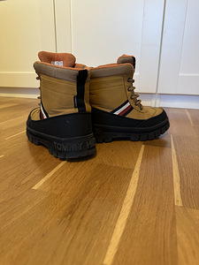 Tommy Hilfiger talvesaapad s.34 (3 foto / 3)