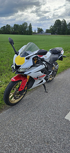 Yamaha YZF-R125 2022 60th WorldGP Anniversary Edition (A1) (2 foto / 10)
