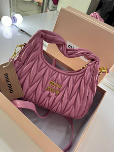 Сумка MiuMiu (1 фото из 2)