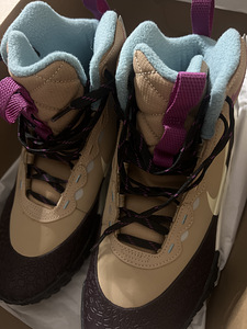 Nike (3 foto / 3)