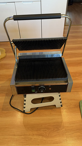 Professionaalne grill (3 foto / 3)
