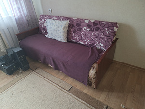 Vana moodne diivan. (1 foto / 1)