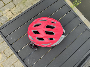 Selling Bicycle Helmet (1 foto / 2)