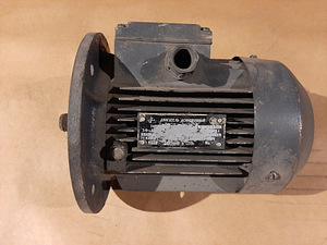 Kolmefaasiline asünkroonne elektrimootor, tüüp 4ABH71A, 2,2 kV (1 foto / 3)