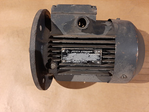 Kolmefaasiline asünkroonne elektrimootor, tüüp 4ABH71A, 2,2 kV (2 foto / 3)