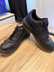 Nike Air Force 1 Luxe (1 foto / 3)