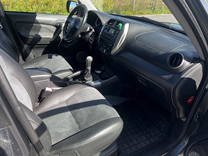 Toyota Rav4 2004, 2.0tdi, 85кВт (4 фото из 5)