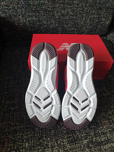 Новые New Balance( оригинал) 40,5, ст 26 см (3 фото из 3)