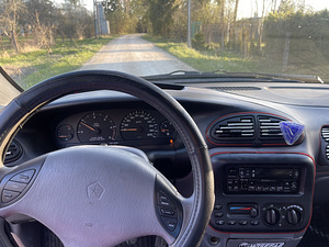Chrysler voyager 2.5D (13 foto / 15)