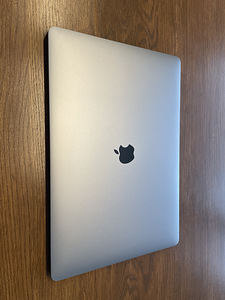 Macbook Pro 15 2,6 i7/32gb/500gb 2019 (2 foto / 4)