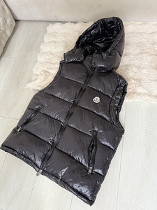 Moncler жилетка (1 фото из 2)