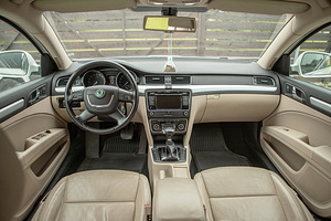 Skoda Superb 2.0 103kW (7 foto / 13)