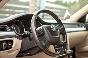 Skoda Superb 2.0 103kW (10 foto / 13)