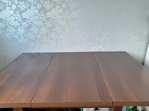 Обеденный стол (2 фото из 3)