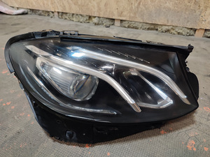 Mercedes Benz W213 A213 906 40 (1 foto / 3)