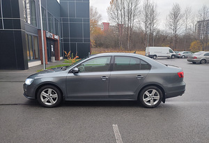 Volkswagen Jetta (5 foto / 11)