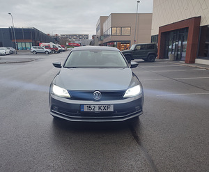Volkswagen Jetta (8 foto / 11)
