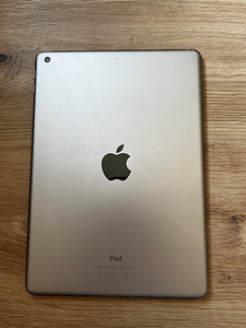 iPad 5th gen (2 foto / 4)