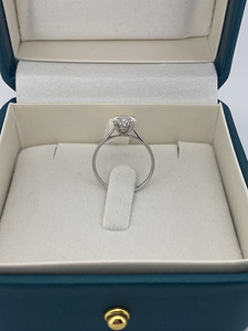 Новое кольцо из белого золота с бриллиантом 2.02 ct (4 фото из 4)