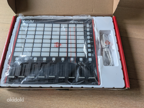 Akai APC mini mk2 MIDI Controller