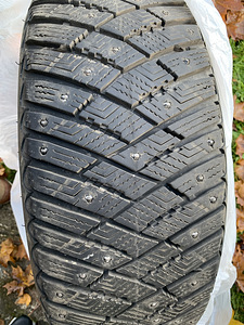 M: naastrehvid Goodyear UltraGrip Ice Arctic 205/55R16 94T (3 foto / 4)