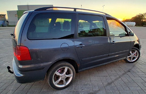 SEAT Alhambra (3 foto / 10)
