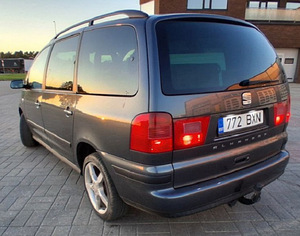 SEAT Alhambra (6 foto / 10)