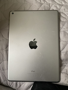 Apple iPad 6th Gen (2018) Wi-Fi 32GB (3 foto / 5)