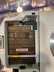 PSP-2000 (3 foto / 3)
