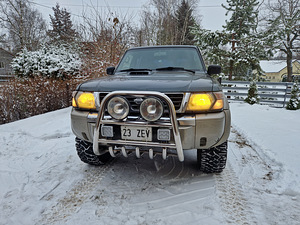Nissan Patrol (4 foto / 15)