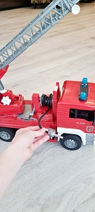 Bruder tuletõrjeauto (2 foto / 3)