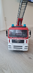 Bruder tuletõrjeauto (3 foto / 3)