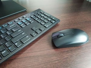 Inspiron 5477 серии AIO 23,8 дюйма (9 фото из 10)