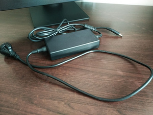 Inspiron 5477 серии AIO 23,8 дюйма (10 фото из 10)