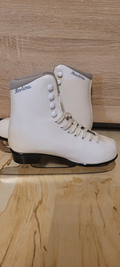 Коньки CCM Winter Club (3 фото из 6)
