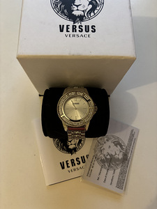 Женские часы Versace (1 фото из 2)