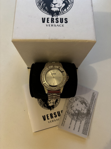Женские часы Versace