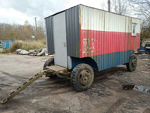 Продаётся утеплённая бытовка на колёсах (4 фото из 5)