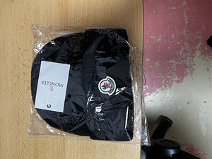 Moncler шапка (2 фото из 2)