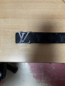 Louis Vuitton Черный (1 фото из 2)