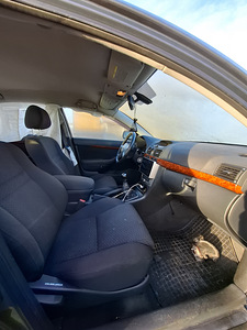 Lammutan Toyota Avensis 2.2 TDI T250 sedaan (7 foto / 9)