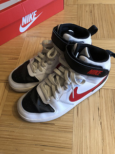 Кроссовки NIKE (4 фото из 9)