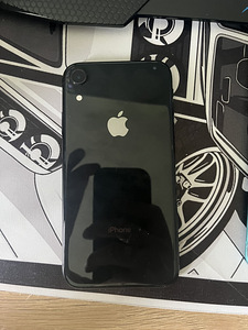 iPhone XR 64GB (2 foto / 3)