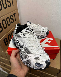 Nike initiator (3 foto / 3)