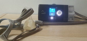 Resmed AirSense 10 AutoSet CPAP hingamisaparaat (2 foto / 7)