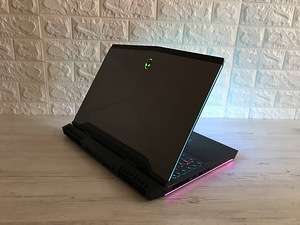 Alienware 17 R4 - Intel i7 7820HK, NVIDIA GeForce GTX 1080 (2 foto / 3)